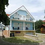 Kek Laguna Vendeghaz Gasthof