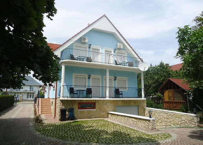 Kek Laguna Vendeghaz Pensionat